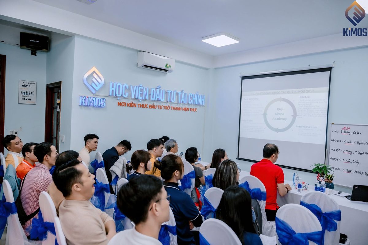 Tâm Phạm dẫn dắt buổi đào tạo